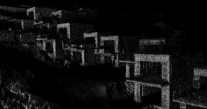 Image en noir et blanc, immeubles abandonnés