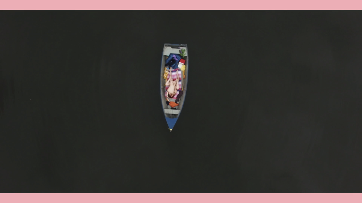 Scopique, Alexa-Jeanne Dubé une barque vue du ciel