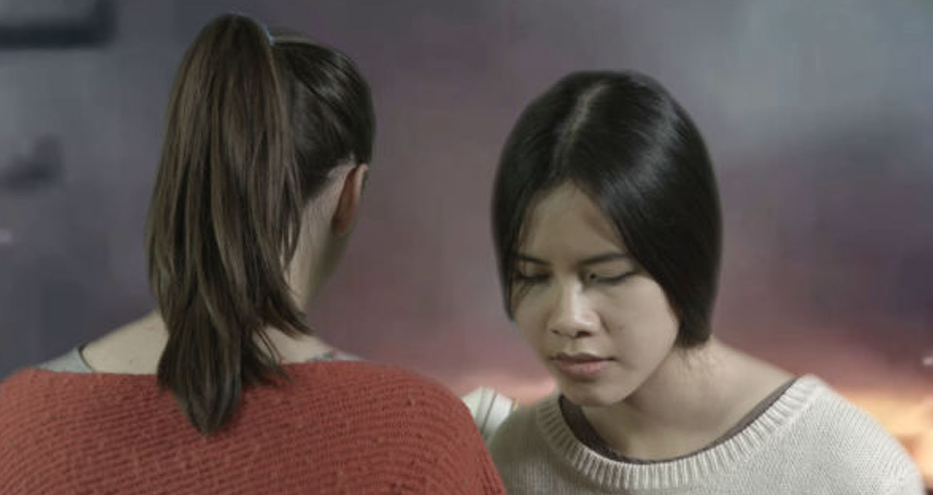 image couleur, deux femmes face à face